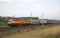 1116 232  EM-Spanien  ist am 14.10.2008 mit einer schlecht
ausgelasteten Rola (3LKW) in der Betriebsausweiche Krift 
durchgefahren.Hatte ich bei der anderen Aufnahme noch 
etwas Sonne, ist hier bereits hinter einer dicken Wolkendecke
verschwunden.