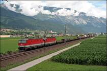 Die Sonne spielt mir wohl einen Streich.... Als 1144 204 (9181 1144 204-5) und 1144 217 (9181 1144 217-7) mit einem G�terzug auftauchtenm verschwand die Sonne wieder hinter den Wolken....
