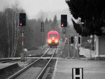 F�r Probefahrten mit der 2016 085-9 wurde von der �BB am 6.12.2004 das Steckennetz der GKB herangezogen. 2016 085 bei der Einfahrt in den Bahnhof Frauental an der Lassnitz