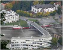 Be 4/4 Pendel nach Thusis unterquert die Friedaubr�cke in Chur. (16.10.2008)