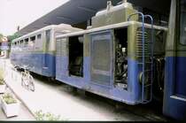 Diakofto-Kalavrita. Der in der Mitte eingereihte Dieselmotorwagen. Diakofto, 3.September 2001.