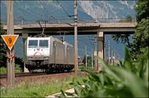 Die Sonne kam gerade herraus als 185 538 und 185 540  HUSKIES  auf dem R�ckweg nach Kufstein sind. (08.07.2008)
