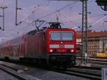 BR 143 126-1 mit RE von Leipzig bei Einfahrt
in den Bahnhof von Dresden Neustadt.
Bild vom 25.09.2008