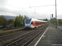 RABe 526 043-5 trifft am 17.10.08 als S13 nach W�denswil in Burghalden ein. Dem Lokf�hrer gefiel anscheinend, das ich ihn fotografierte, denn er winkte mir herzlich zu.