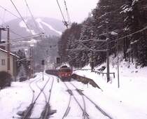 1X42er Tandem wartet am 24.2.2004 am Bahnhof Semmering auf die Weiterfahrt