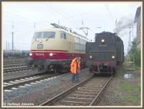 Anl�sslich des 150j�hrigen Jubil�ums der Hessischen Ludwigsbahn gab es am Wochenende 13. und 14.09.2008 auch F�hrerstandsmitfahrten auf diversen Lokomotiven, unter anderem auf 103 222 und 50 3552 der Eisenbahnfreunde Hanau. Am 13.09.2008 standen beide Lokomotiven am alten Bahnhofsgeb�ude nebeneinander, die Dampflok aber leider mit dem Tender der Kamera zugewandt.