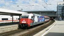 101 070  Adler Mannheim  hat soeben den EC 114  W�rthersee  in M�nchen Hbf von 1116 036  EM Deutschland  �bernommen und wird ihn bis Stuttgart ziehen. (11.8.2008)