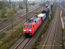 152 093 f�hrt mit einem G�terzug am 25.10.08 durch Bitterfeld. Gru� an den Tfzf!!