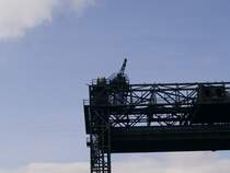 Die Hubbr�cke in Karnin hier ist der Laufkran auf den L�ngsriegeln der Br�cke zu sehen.