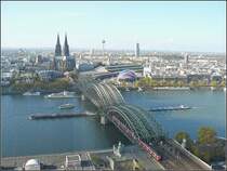 Aussicht auf den Hauptbahnhof von K�ln und die Hohenzollernbr�cke aufgenommen vom K�lner Triangle Panorama Turm am 08.11.08. (Hans)