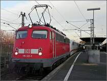 Abschleppdienst leistete E-Lok 115 331-1 nicht f�r einen ICE 3, sondern f�r den ICE 2  Brandenburg von der Havel  am Abend des 08.11.08 im Bahnhof K�ln Messe/Deutz. (Jeanny)