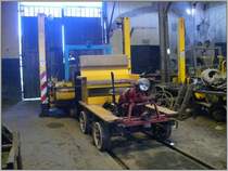 Bei genauerem Hinsehen entpuppt sich das museale Diesellok-Depot als wahre Schatzkammer. F�r den Antrieb dieser Draisine wurde kurzerhand ein Motorrad umfunktioniert. (28.10.2008)