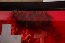  Die Lok s�lbst hot nix, is blos a bisserl angsengt worn vom Schn�rl ... war der Kommentar des Lokf�hrers von 1116 075-1. Mu� jetzt noch dr�ber grinsen. Hier eine Detailaufnahme, was 15 kV anstellen k�nnen, wenn sie den Sch�tz auf der Lok  erregen  und den Bahnverkehr f�r ne dreiviertel Stunde lahmlegen. Die Folie wurde nur auf lose Stellen �berpr�ft, so gut es ging gereinigt, und nun f�hrt sie als  gebranntes  Kind durch die Gegend. (10.11.2008).