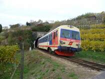 Planm��ig verl�sst der 5047 002 die Bahnhaltestelle D�rnstein am 01.11.2008 p�nktlich um 12:15 Uhr.