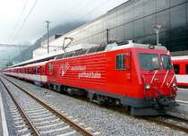 MGB - Zahnrad E-Lok HGe 4/4 5 vor einem Regio im Bahnhof von Visp am 01.09.2008