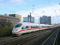 ICE3  Herford  mit Endwagen 403 551/051 und  Westerland/Sylt  mit
Endwagen 403 531/031 als ICE 517 Dortmund - M�nchen im Essener Hbf. bei der Ausfahrt.(11.11.2008)