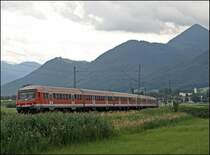 Steuerwagen vorraus ist RB 30030 bei Bernau am Chiemsee unterwegs. (09.07.2008)
