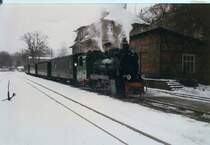 Winterdampf beim Rasenden Roland.Mh52 am 07.Januar 1997 vor dem Personenzug nach Putbus in G�hren.