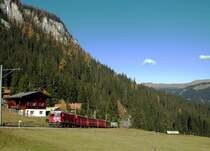 Regionalzg mit Ge4/4II 628 am 24.10.08 unterhalb Lizir�ti.