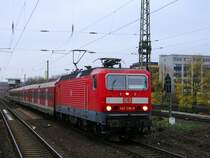 143 336-6 mit S1 ,Ausfahrt in Bochum Hbf.,nach D�sseldorf,im Hintergrund das vor kurzen stillgelegte Stellwerk.(14.11.2008)