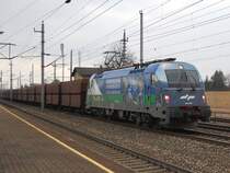 Die slow. 541 001 in einem neuen Outfit ist
am 15.11.2008 mit dem Kopererzzug in
Marchtrenk durchgefahren.