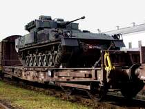 Smms(82814707029-0)ist mit einem ULAN beladen und steht am Bhf. Ried i.I. zur Entladung;081115