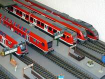 Frontansichten von Triebz�gen und Steuerwagen der DB AG: Gleis 5 Steuerwagen 3.Gattung Hobby Trade, 6 Steuerwagen Umbau Piko, 7 BR 423 ROCO, 8 Steuerwagen MODUS Fleischmann, 9 BR 644 Brawa, aufgenommen am 16.11.2008