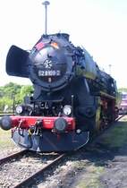 52 8109-2 im ehem. Bw Weimar, hier geschm�ckt mit F�hnchen, Mai 2005
