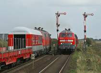 2 218-P�rchen treffen sich mit ihren Autoz�gen aus/nach Westerland am 14.08.2008 in Keitum.