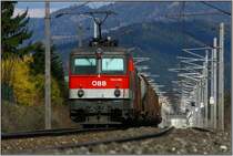 Teleaufnahme der 1044 058 welche mit einem G�terzug in Richtung Villach f�hrt.
Zeltweg 10.04.2008