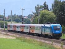 Ein Bild aus w�rmeren Tagen: 1016 023 schiebt am
20.06.2008 den R3951 am Einfahrtssignal in Wartberg/Kr.
vorbei.