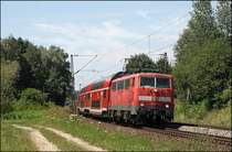 111 035 legt sich mit RB 30019 nach Salzburg in die Kurve. Aufgenommen bei Osterm�nchen am 10.07.2008.
