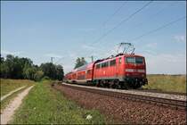111 017 (9180 6 111 017-0 D-DB) ist, abgesehen von einem Dreij�hrigen Gastspiel in Dortmund, in M�nchen zuhause. Am 10.07.2008 schiebt sie den RE 30028  M�nchen-Salzburg-Express  nach M�nchen Hbf.