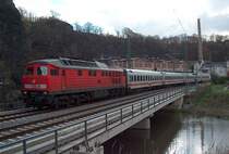 232 617-1 zieht am 13.11.04 IC 1567 durch den Plauenschen Grund nahe Dresden.