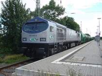 BR 250 005-6 der ITL steht im August 2004 im Bahnhof S�mmerda. Die Lok hatte einen Zug mit Schotter beladenen Zug am Haken, welcher f�r die Streckenrenovierung der Strecke Sangerhausen-S�mmerda-Erfurt verwendet wurde. Man beachte die Y-Stahlschwellen, welche in S�mmerda auf Gleis 3 verlegt wurden.
