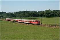 Auf dem F�hrerstand der 111 023 (9180 6 111 023-8 D-DB) scheint es wohl etwas warm zu sein als sie mit der RB 30015 bei Bad Endorf abgelichtet werden konnte. (11.07.2008)
