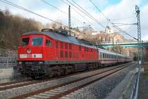 233 322-7 arbeit sich am 14.11.04 die Steigung nahe Freital mit IC 1566 nach N�rnberg hinauf.