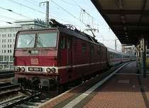 Am 26.11.04 bot sich mal wieder die seltene Gelegenheit eine altrote 180 vor einem EC nach Prag zu beobachten.180 009-3 mit EC 173.