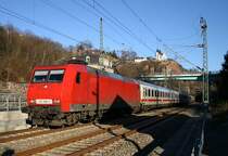 145 068-3 hat am 08.01.05 die Ehre den IC 2152 zu bespannen, hier gerade auf dem Weg nach N�rnberg bei Freital.