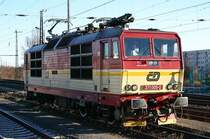 371 005-0 sonnte sich am 08.01.05 in der Abstellgruppe des Dresdener Hbf.