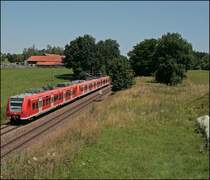 426 536/036 und ein 425er sind als RB 30064 von Traunstein nach Rosenheim unterwegs. (11.07.2008)
