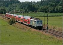 111 027  850 Jahre M�nchen  ist mit der RB 30019 auf dem Weg von M�nchen nach Salzburg Hbf. Bei Bad Endorf wurde die Lok auf den Chip gebannt. (11.07.2008)
