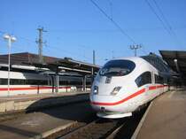 ICE3 an Gleis 3 in Karlsruhe Hbf, aufgenommen am 15.01.2005. 