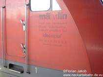 Hier hat man wohl bei der Entfernung der Folien schlampig gearbeitet, da die Lok (101 078) schon lange nicht mehr die Werbung von Idee+Spiel tr�gt, die Schrift ist jedoch noch recht deutlich zu lesen.