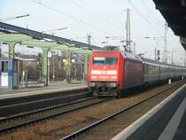 Hier sieht man die BR101-022 die gerade auf der Durchfahrt von Worms ist.