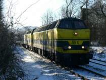 Die 55er fahren noch ! SNCB-Loks 5517 und 5528 auf der Abfahrt hinter dem Gemmenicher Tunnel in Richtung Aachen-West. Aufgenommen am 10/01/2209.