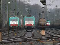 Am heutigen 17. Januar gaben sich die 28er in Aachen-West f�rmlich die Klinke in die Hand. Hier stehen 2830, 2805 und 2806 startbereit nebeneinander.