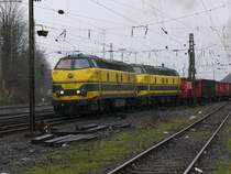 SNCB-Loks 5537 und 5507 starten in Aachen-West mit einem Schrottzug am Haken in Richtung Belgien. Aufgenommen am 17/01/2009.
