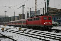 110 166 mit RE 30025 am 28.01.2009 in Mnchen Hbf.