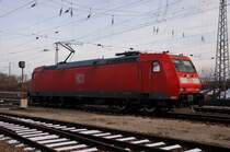 Rot und trotzdem eine Schnheit: 185 052-8 im Lokportrait. (Treuchtlingen, Ende November 08).